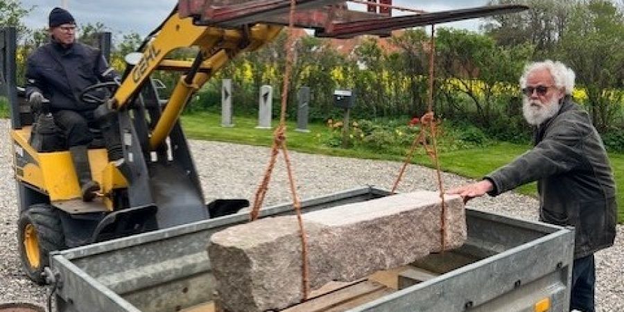 Ny markeringssten og genåbning af udstilling ved Bovbjerg Fyr