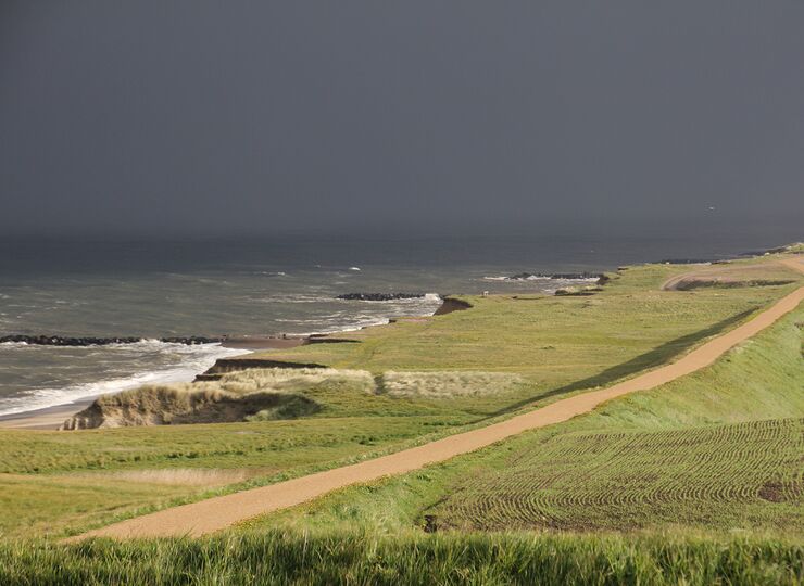 Landskabet omkring Bovbjerg Fyr er fascinerende med klinten og havet tæt på ...