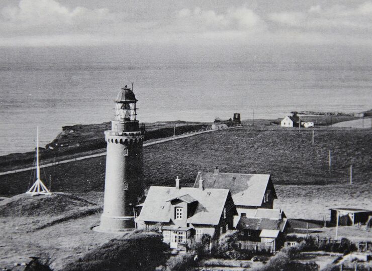 Siden 1978 er lyset blevet styret automatisk fra Fornæs Fyr ved Grenå ...