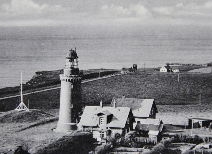 Siden 1978 er lyset blevet styret automatisk fra Fornæs Fyr ved Grenå ...